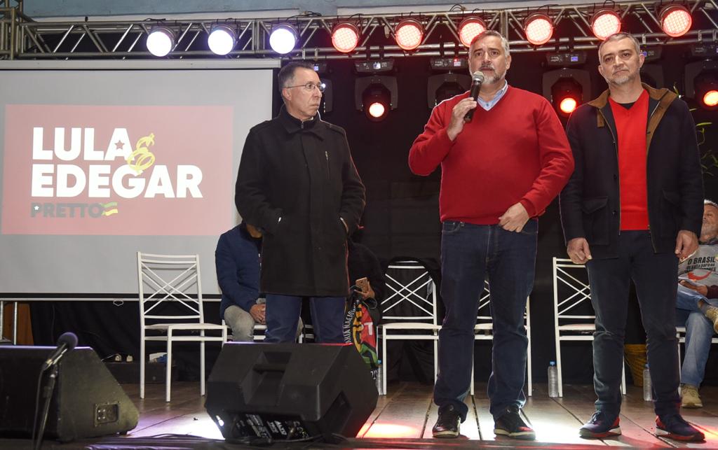 Valdeci13RS's tweet photo. Em Santana do Livramento, com o @EdegarPretto, o @DeputadoFederal Pimenta, o @DepMainardi e com muitos companheiros e muitas companheiras de luta, de fé e de trabalho!
#NaBase #NaEstrada #NaFronteiraOesteRS https://t.co/JVQd6eVKbB https://t.co/LFFupeFeoj