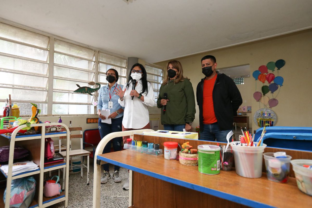 minecofinanzas's tweet photo. #MásTemprano || La Vpdta. Ejecutiva, @delcyrodriguezv, destacó que la conformación de las Brigadas Comunitarias Militares para la Educación (Bricomiles), derivan de la creación del 1×10 para el Buen Gobierno.

#25Jun 
#BricomilesMiEscuelaBella https://t.co/6QfaMvAqKH