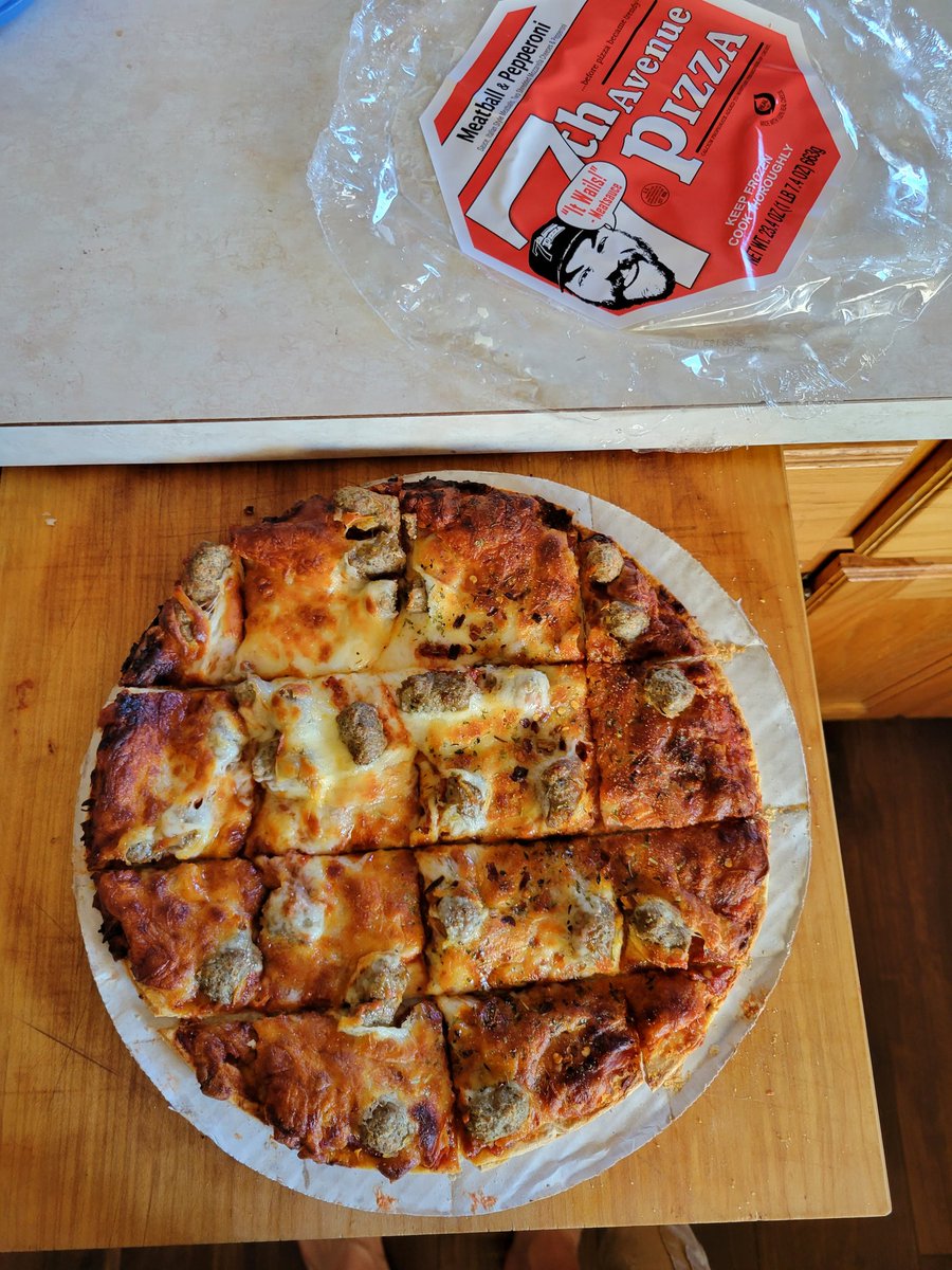 DonuttDave's tweet photo. @7thavenuepizza is always a great idea for lunch. #ItWails #Squares https://t.co/N2uWLOxCuB