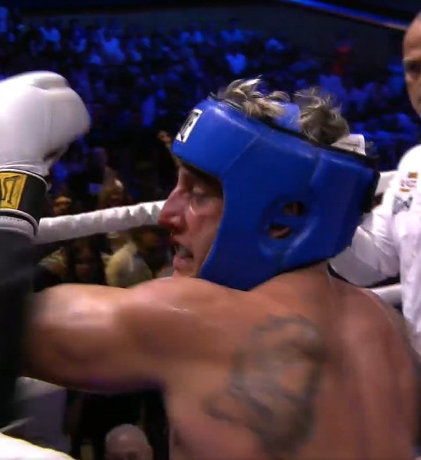 Mira la protección que le pusieron al gallego amargo y la que le pusieron a Momo, nos cagaron desde el vestuario. Esta todo arreglado para España.