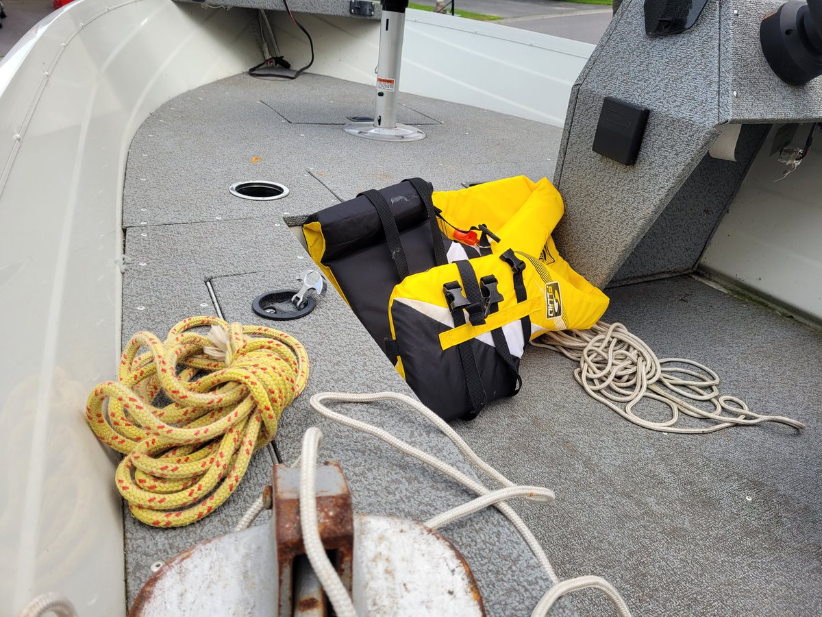 OPP_ER's tweet image. A personal floatation device (PFD) is inarguably the most under-utilized piece of safety equipment in outdoor recreation.  The only safe PFD is the one you are wearing. #frontenacopp #thinkbeforeyousink. ^rm
