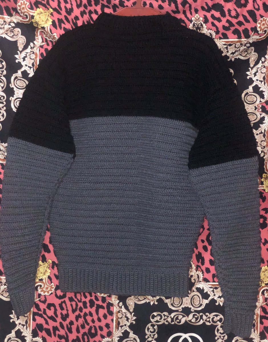 seyiherbert's tweet photo. I made this sweater🤍🖤. https://t.co/zgoK5b1Lde