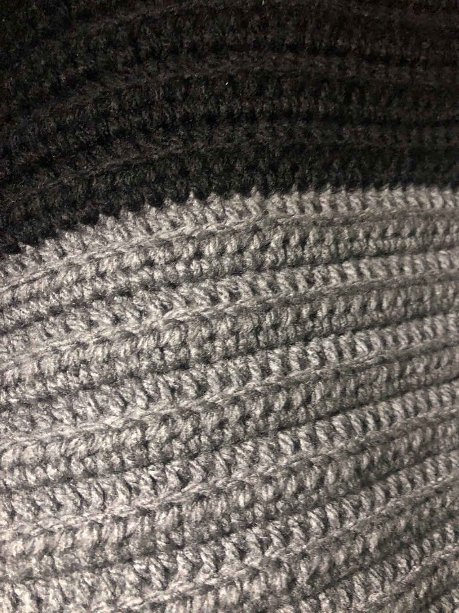 seyiherbert's tweet photo. I made this sweater🤍🖤. https://t.co/zgoK5b1Lde