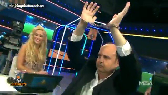 ELRRABOOO's tweet photo. momo bajando del ring https://t.co/wP1Vp3J4a8