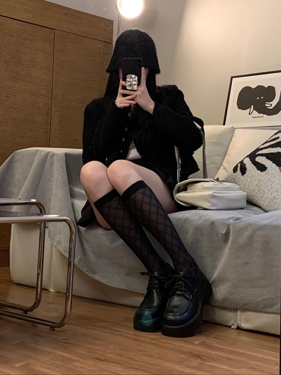 BLUESansister's tweet photo. 转发 我会在转发的人里找一个发福利哦 关注我是带着目的来的说明来意 讨厌的人就不要关注我了哦 #贵阳 #贵阳约炮 #约炮 #美腿 #足交 #口交 #学生妹 #黑丝 https://t.co/80RoYRqI9O