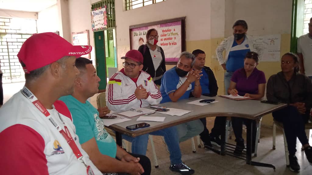 #AlMomentoEnRibas Se inició en el municipio Ribas del estado Aragua, el Despliegue Nacional del lanzamiento de las Brigadas Comunitarias Militares para la Educación y Salud con el abordaje estructural y de mantenimiento de diferentes instituciones educativas de la jurisdicción