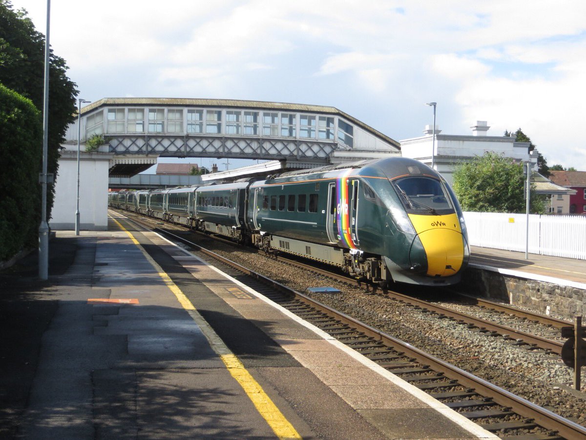 High speed pride at Bridgwater ================== Class 800 - 800008 “pride” ================== 1A16 - Plymouth to London Paddington ================== @GWRHelp @Pride @TheProgressTrn @networkrail