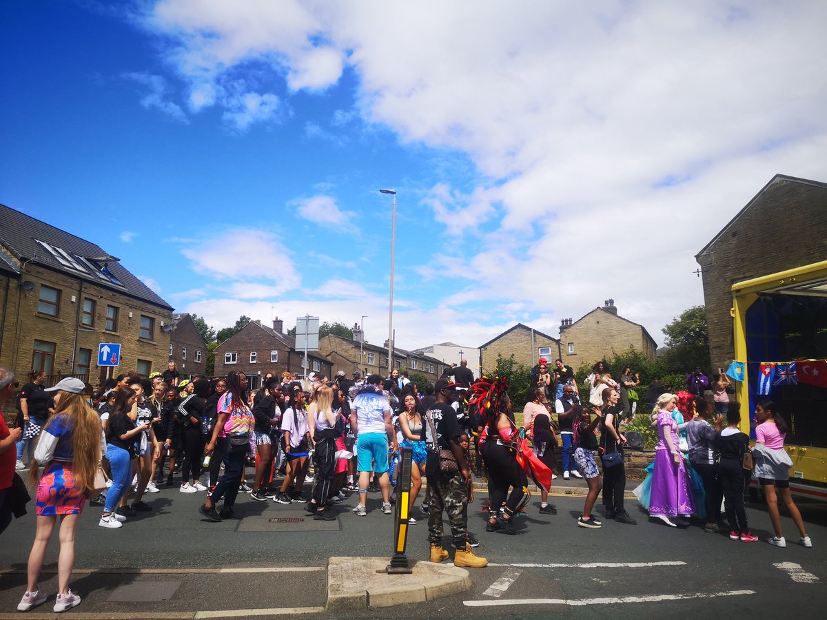 harpreetkuppal's tweet photo. It was brilliant to be at the unveiling of the Deighton Mural and at Carnival today. Well done to Melissa and LS2Y on all their work. Congratulations to Howard and the team on all their work on Carnival. 👏🏾👏🏾 https://t.co/bGqlkyiyCY
