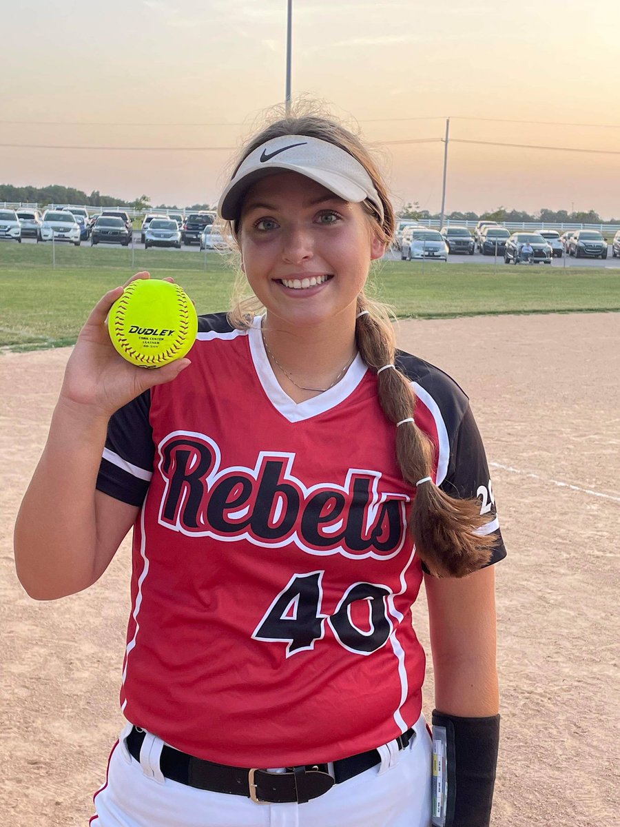 Congrats to Katelyn on launching one to the parking lot last night!🙌🏻💥💪🏻😎🥎
<a href="/KatelynBColwell/">Katelyn Colwell</a>