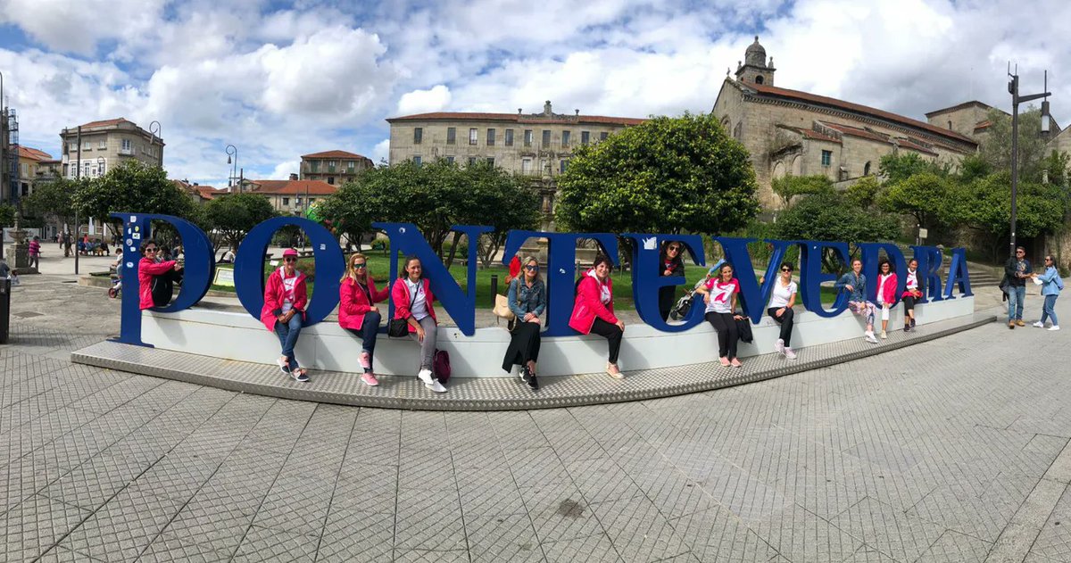BoatMvs's tweet photo. Y tras la competición, a disfrutar de la magnífica gastronomía gallega y paseo por #Pontevedra ❤️🐉
Broche genial de un gran día!
#dragonboatmarinavalencia #IIcopaEspañaDragonboat500mts #verducido #pontevedra https://t.co/RcV8wuqZc8