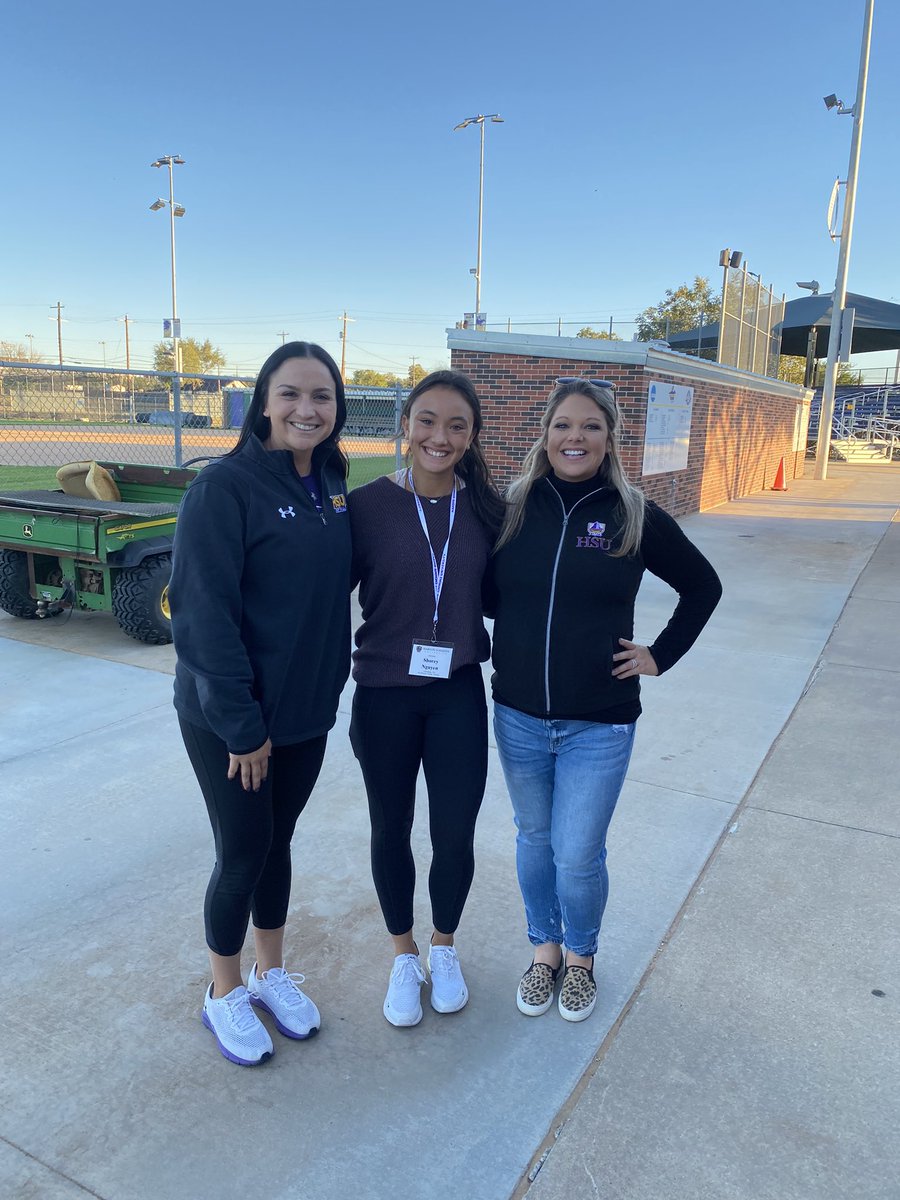 NguyenShorey's tweet photo. Proud to become a COWGIRL💜💛 https://t.co/KKsLcEp95D
