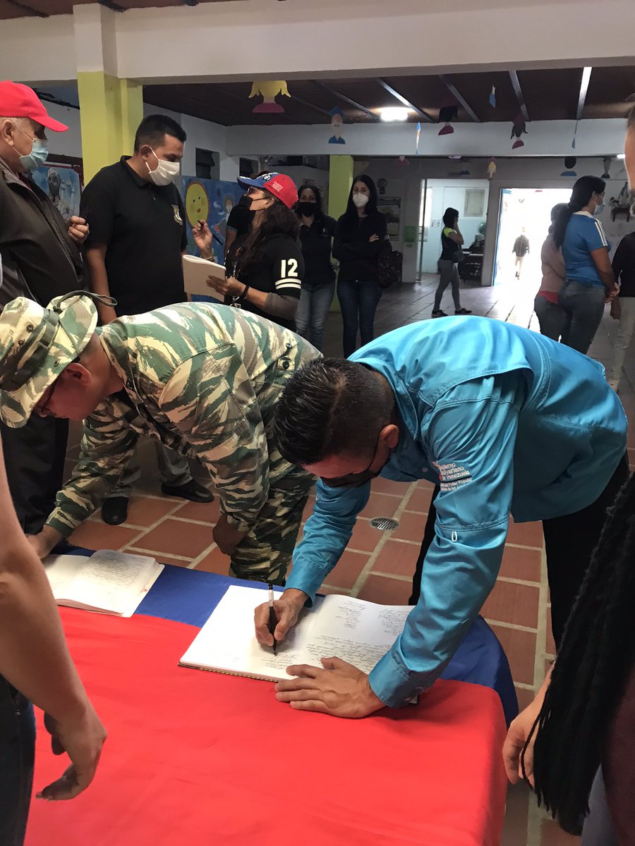 caipatachira's tweet photo. Conformación e instalación de las BRICOMILES en nuestro Centro de Atención Integral Para personas Autista #BricomilesMiEscuelaBella 
@_LaAvanzadora @NicolasMaduro @FreddyBernal @ZonaEducTachira @MPPEDUCACION https://t.co/7l8ExZbI4V
@EeTachira https://t.co/1Q5updmppX