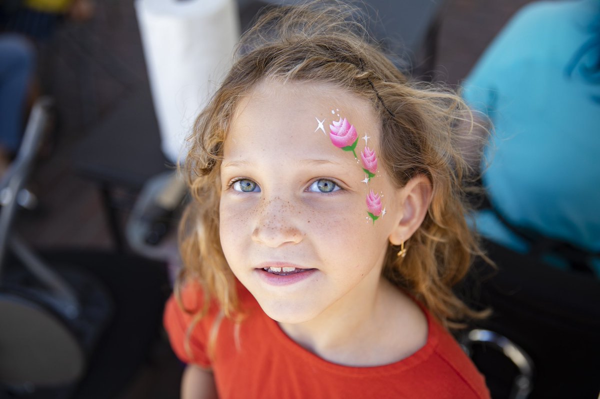 ChickasawNation's tweet photo. The ninth annual Artesian Arts Festival continues until 5 p.m. in downtown Sulphur, Oklahoma. Stop by to experience the vibrant art and culture of Chickasaw artists! #ARTesianFest https://t.co/DhGNA3aCv4