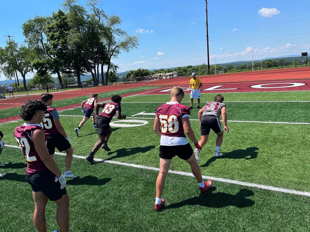 BloomUFootball's tweet photo. Warm Summer Days at Camp☀️
#unleashed https://t.co/zniXxhWwnx