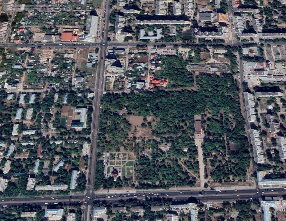 Парк "Дружба"
1 - 2002 год.
2 - 2010 год.
3 - 2011 год. Начата расчистка участка под церковь.
4 - 2021 год.