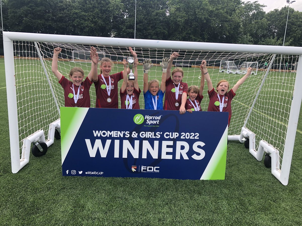 Aoife & her @KennettFoxes teammates won the U11’s @HarrodSport Cup @theFDCNorfolk a great achievement in a 12 strong tournament🏆🥇🥳
@NorfolkCountyFA #HSWGCUP #gofoxes🦊So proud of the girls 😁@kennettU6810 @Phil_Turner24 @JackRayner_ @SammyWhittaker @NCFCRDP @GirlsontheBall