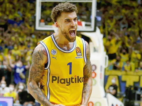 dorc04's tweet photo. Thank you for everything!! Good luck in your next step 💛💙@scottiew_5 https://t.co/SRI7P0KnMw