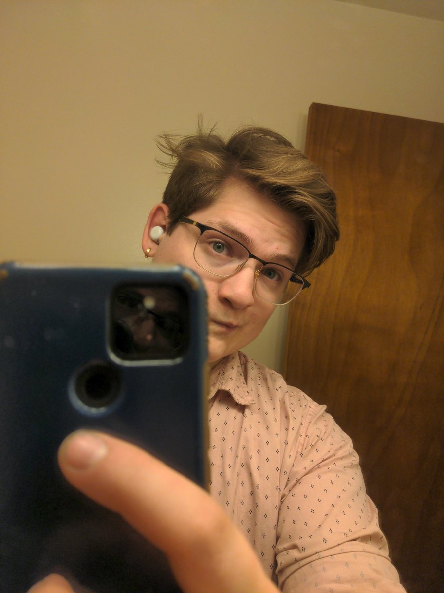 TeffalictWaffle's tweet photo. Sheeeeessshhhh he do be looking hawt though
Got new glasses (・∀・)
 #shortking #smallstreamer https://t.co/uj7wz9jICe