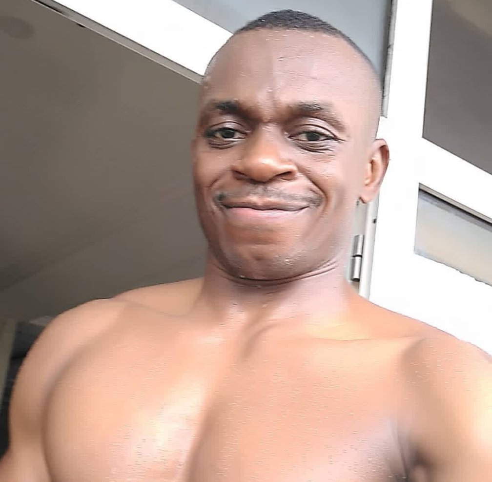 OgaSammyWejinya's tweet photo. On Monday, June 27, 2022, I'll be hosting Sports Mata on Naija 92.7 from 8am
I'll be hosting the show in my UNDERPANTS
This is in fulfilment of the promise I made that I'd do same if my favorite club @RiversUnitedFC wins the league
The show will be streamed on my FB page https://t.co/cLj4gKyNhi