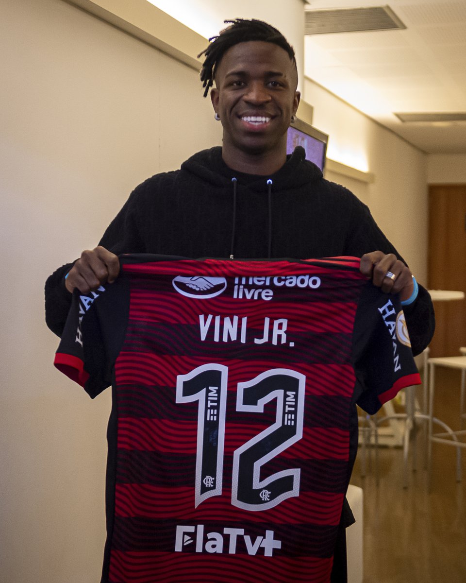 Flamengo_en's tweet photo. Thank you for the visit, Vini 😘 https://t.co/8kuQmrEEQm