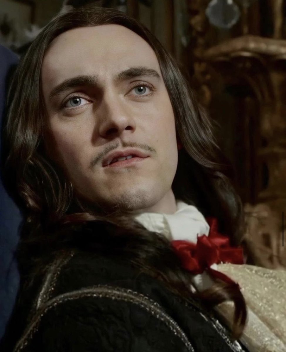 dcd728's tweet photo. #Mezmerizing #GeorgeBlagden as #LouisXIV #Versailles #SunKingSunday https://t.co/IkE7PGGq7c