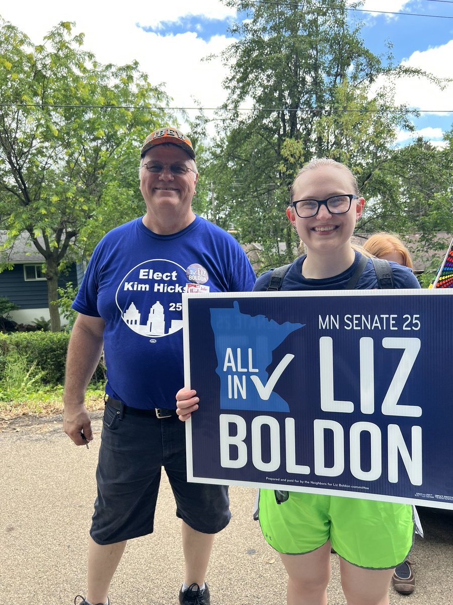 AnastasiaHFolpe's tweet photo. Great fun at the @RochesterfestMN parade today!  With @MinnesotaDFL, @aleta4mnsenate, @TinaLiebling, @AndySmithMN, @SouthernMN4Jeff, @LizBoldonMN, #keithmclain, and @votediesslin.  @olmsted_dfl2024 @SD25DFL #rochmn https://t.co/9WCZFxOmBl