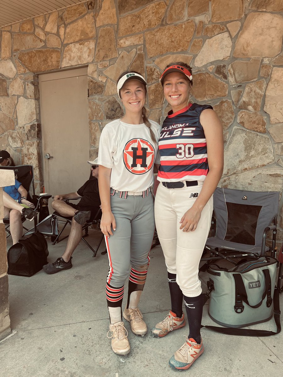 future bison and roomies ⚡️🫶🏽 <a href="/OBU_Softball/">OBU Softball</a> <a href="/jaycee_30_/">jaycee</a>