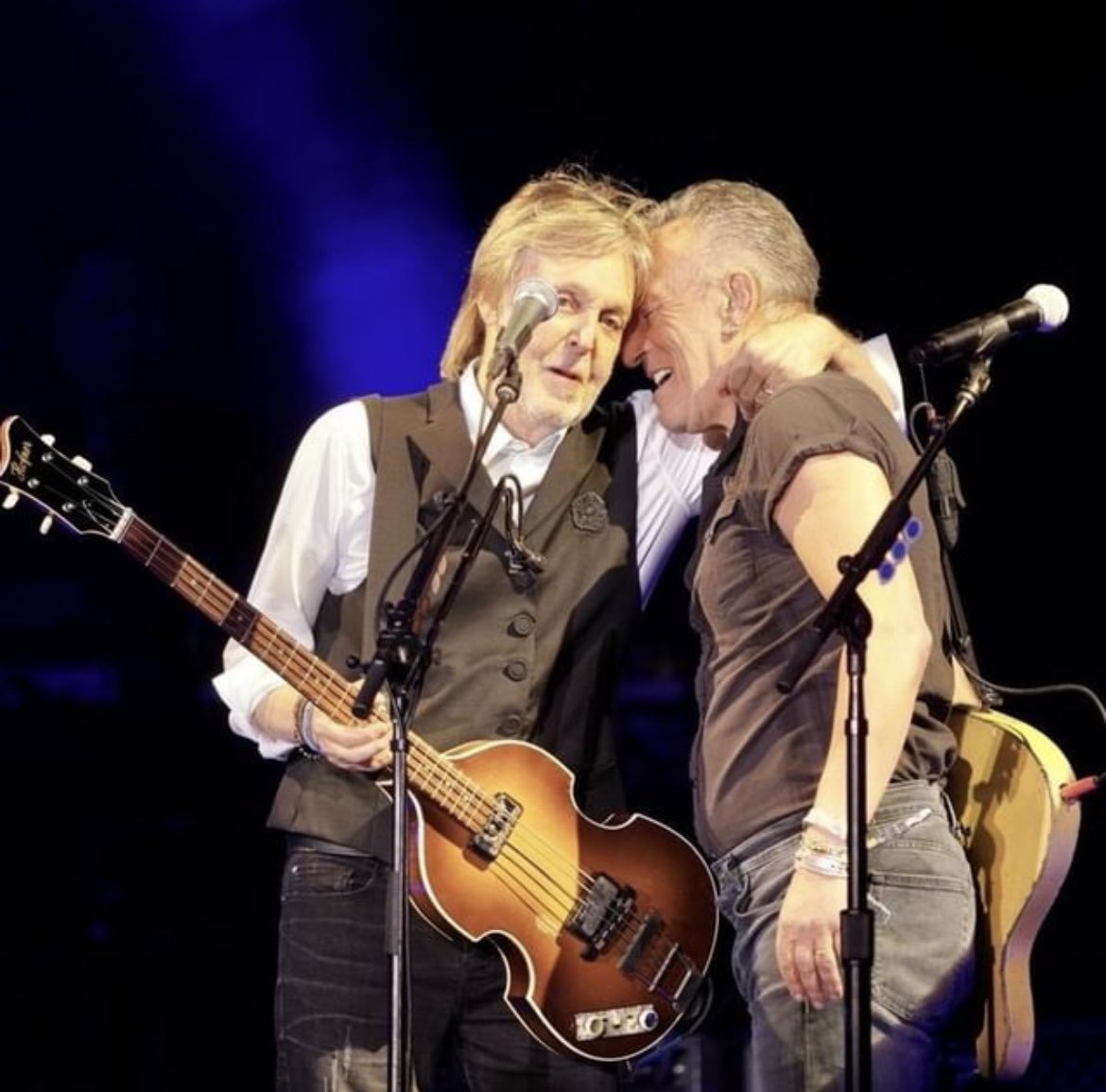 Paul McCartney brought out Dave Grohl and Bruce Springsteen on stage at the Glastonbury Music Festival to play “I Saw Her Standing There”, “Band on the Run”, “Glory Days”, and “I Wanna Be Your Man”
