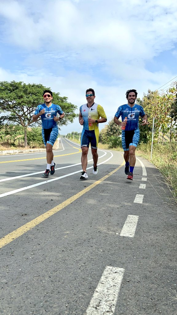 JuanJose_J4's tweet image. Seguimos avanzando, entrenando, disfrutando... somos amigos, somos familia, somos triatletas.
#SomosPython