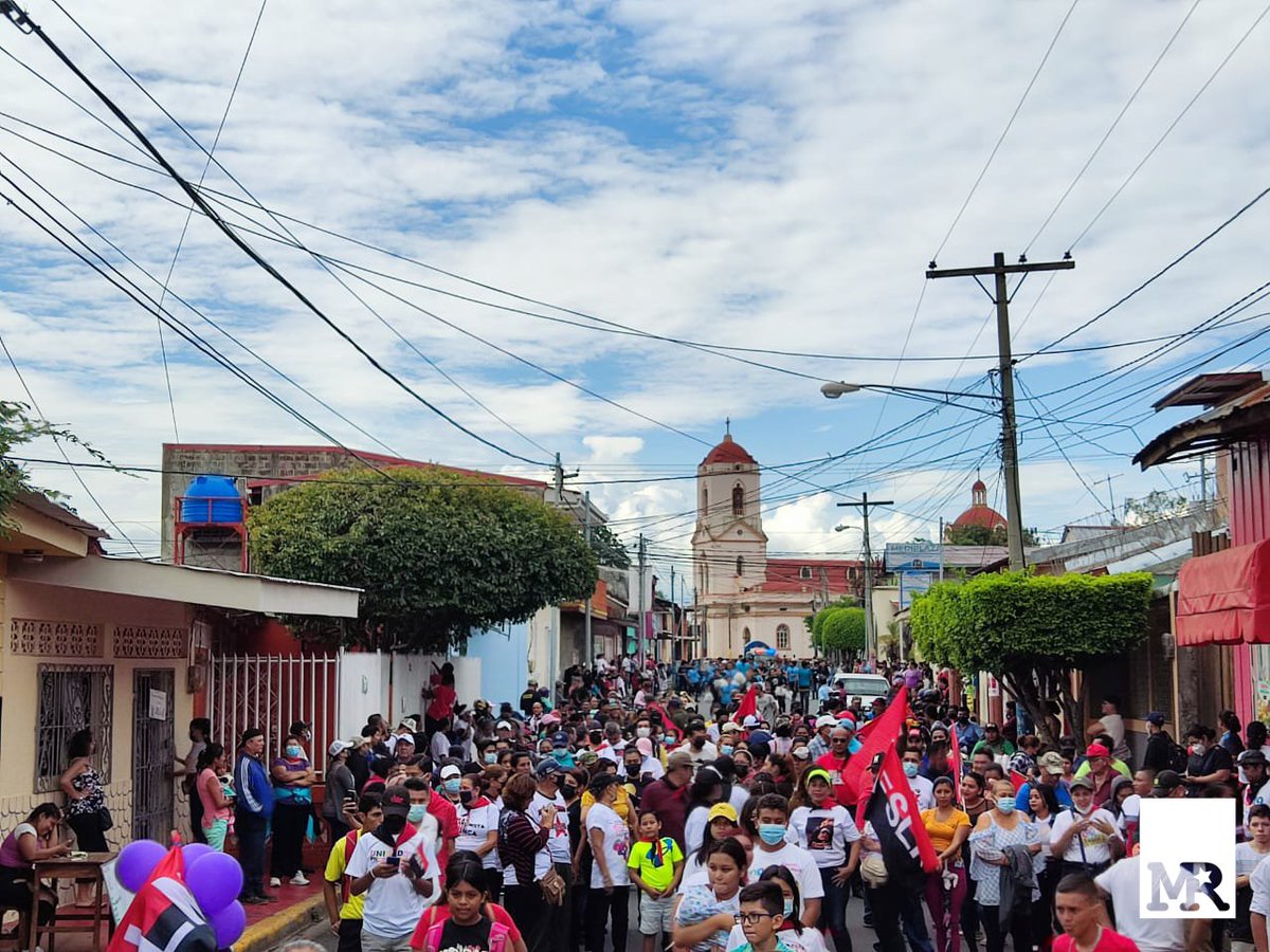 1/2 #Nicaragua| #Masaya con su enorme alegría que la distingue, celebra con una masiva marcha de militantes sandinistas la conmemoración de las victorias del pueblo,