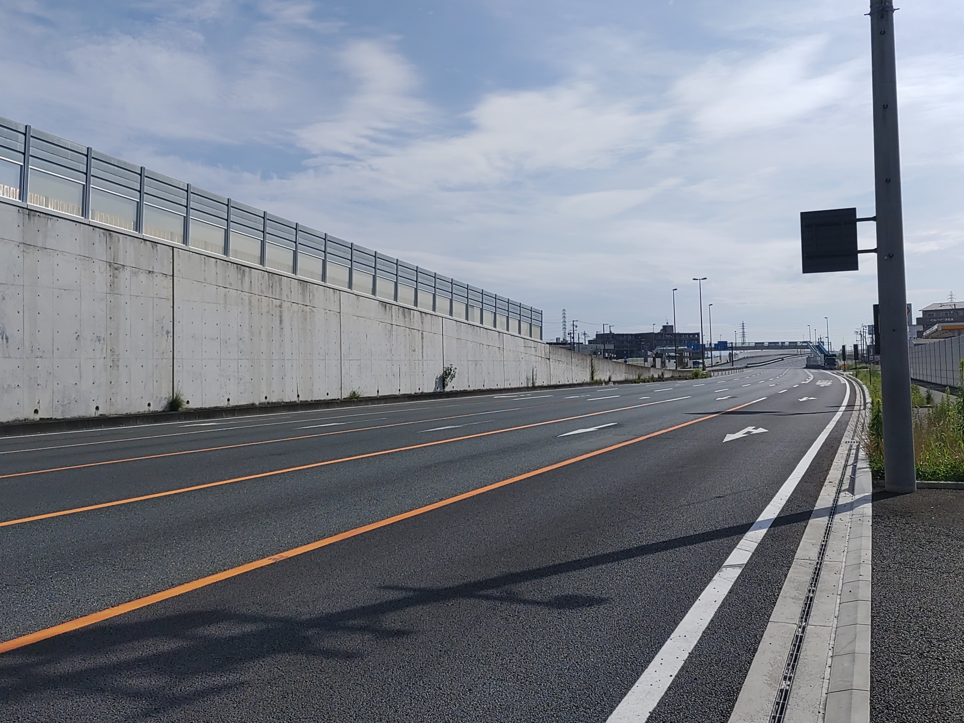 Yata 磐田で不発弾処理の為に国1バイパスが通行止め 当たり前だけど車は全く走ってなくてシーンとしてる もう二度とこんな光景見られないかもな そして家の近くのかささぎ大橋は大渋滞 T Co Pm4rgpxsl2 Twitter