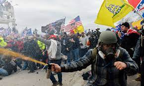 AngryFleas's tweet photo. ๐ฉ THREAD: Scenes from the J6 breach on the US Capitol.
1/ https://t.co/q7VPyZ2qPw