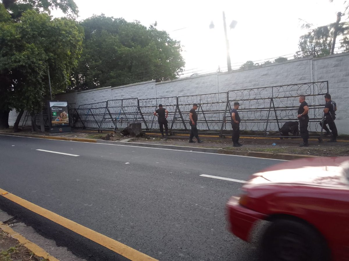 CONAIPD's tweet photo. Atendimos una denuncia ciudadana y las instrucciones del gobierno del Presidente @nayibbukele, de trabajar de manera coordinada para garantizar el cumplimiento de los derechos de la población con discapacidad.
@PNCSV
@Director_PNC
#EliminandoBarreras https://t.co/dJaKis77AG