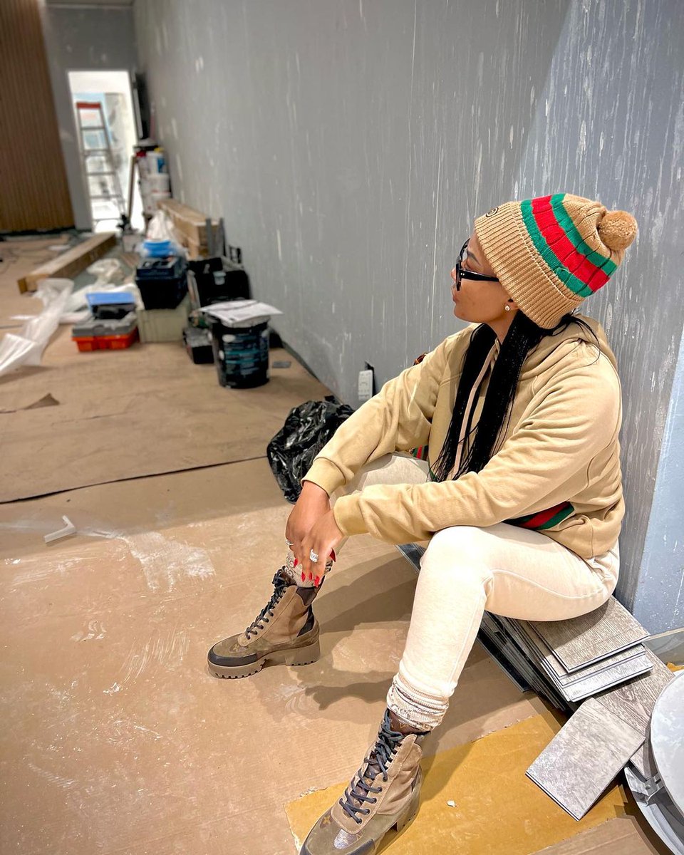 ParisaJacob's tweet image. The pain of the process is temporary, but the feeling of achievement lasts forever. At my site
#onsite #project #boss #work #womaninconstruction #womaninbusiness #bossbabe #hustle #hydepark #johannesburg #interiordesign #interiordecor #saturday #saturdayvibes