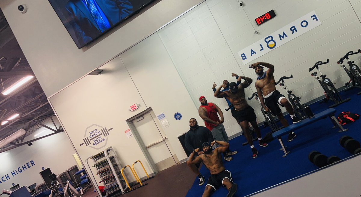 C_montana3's tweet photo. Grinding with the ones I been with since knee high. Forever loyal and forever pushing each other. We will turn ya gym up 💯 ! @Macc_J @Macc_J @__NoDayzOff @iSm3ll_so_Loud @iAlways_StayFly https://t.co/2ruxVoWYtt