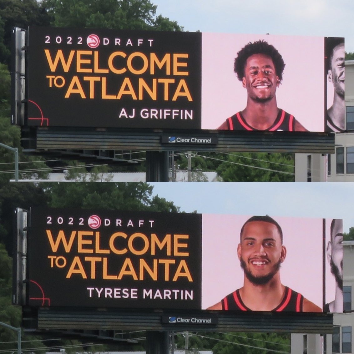 ATLHawks's tweet photo. Relationship status: billboard official!! 🪧

@resemartin4 @whoisAG21 x @CCOutdoorNA https://t.co/qdcGkimWYk