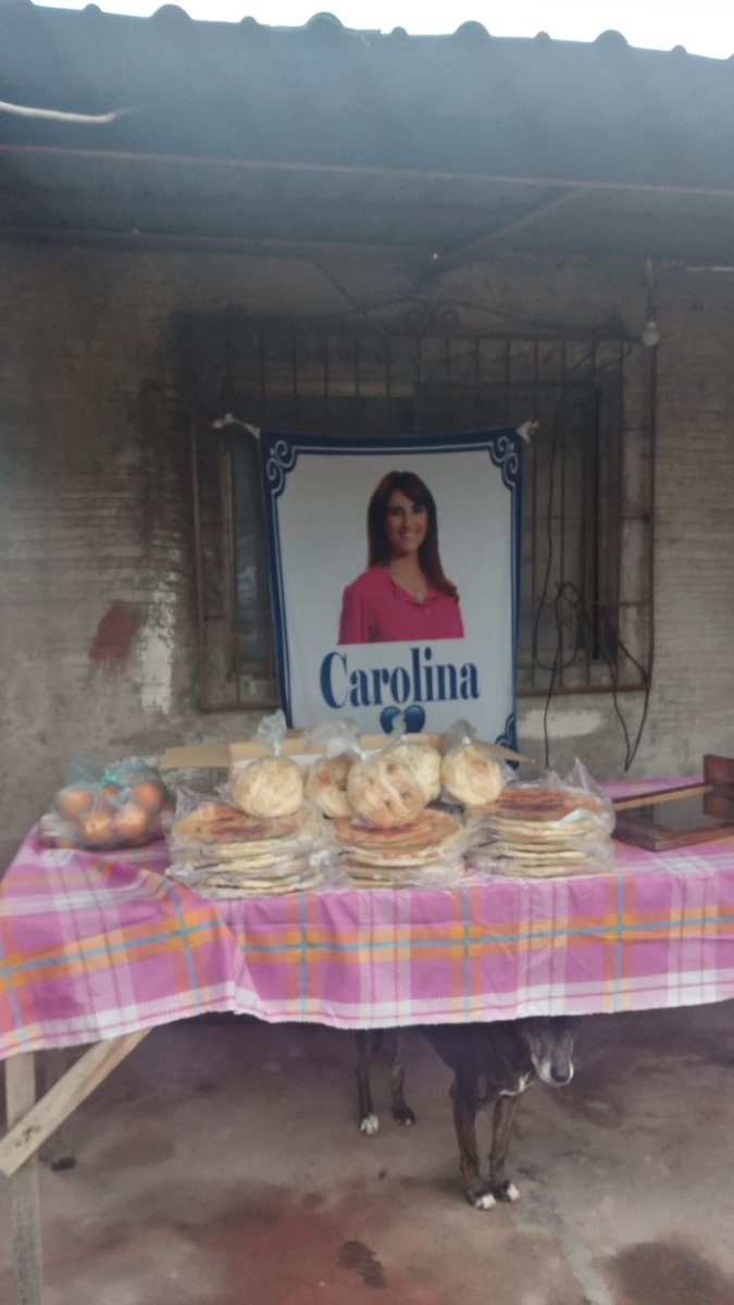 Agrup7Mayo's tweet photo. ACT N° 154
Continuamos en Villa Cariño con nuestra Peluquería y Panadería Comunitaria, la participación de los vecinos confiando en nuestro trabajo, viste de color esta tarde gris!!!. 🌈❄️ ✌️💙 #ElAmorVenceAlFrio
#A7M #NuncaMenos
@CaroVargasTuc
@vargas_aignasse
@Cristia91815847 https://t.co/RxhuhrprLE