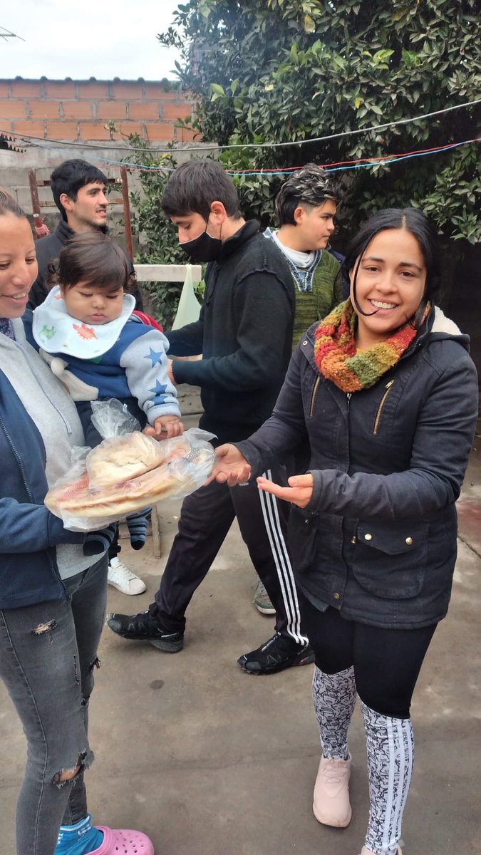 Agrup7Mayo's tweet photo. ACT N° 154
Continuamos en Villa Cariño con nuestra Peluquería y Panadería Comunitaria, la participación de los vecinos confiando en nuestro trabajo, viste de color esta tarde gris!!!. 🌈❄️ ✌️💙 #ElAmorVenceAlFrio
#A7M #NuncaMenos
@CaroVargasTuc
@vargas_aignasse
@Cristia91815847 https://t.co/RxhuhrprLE