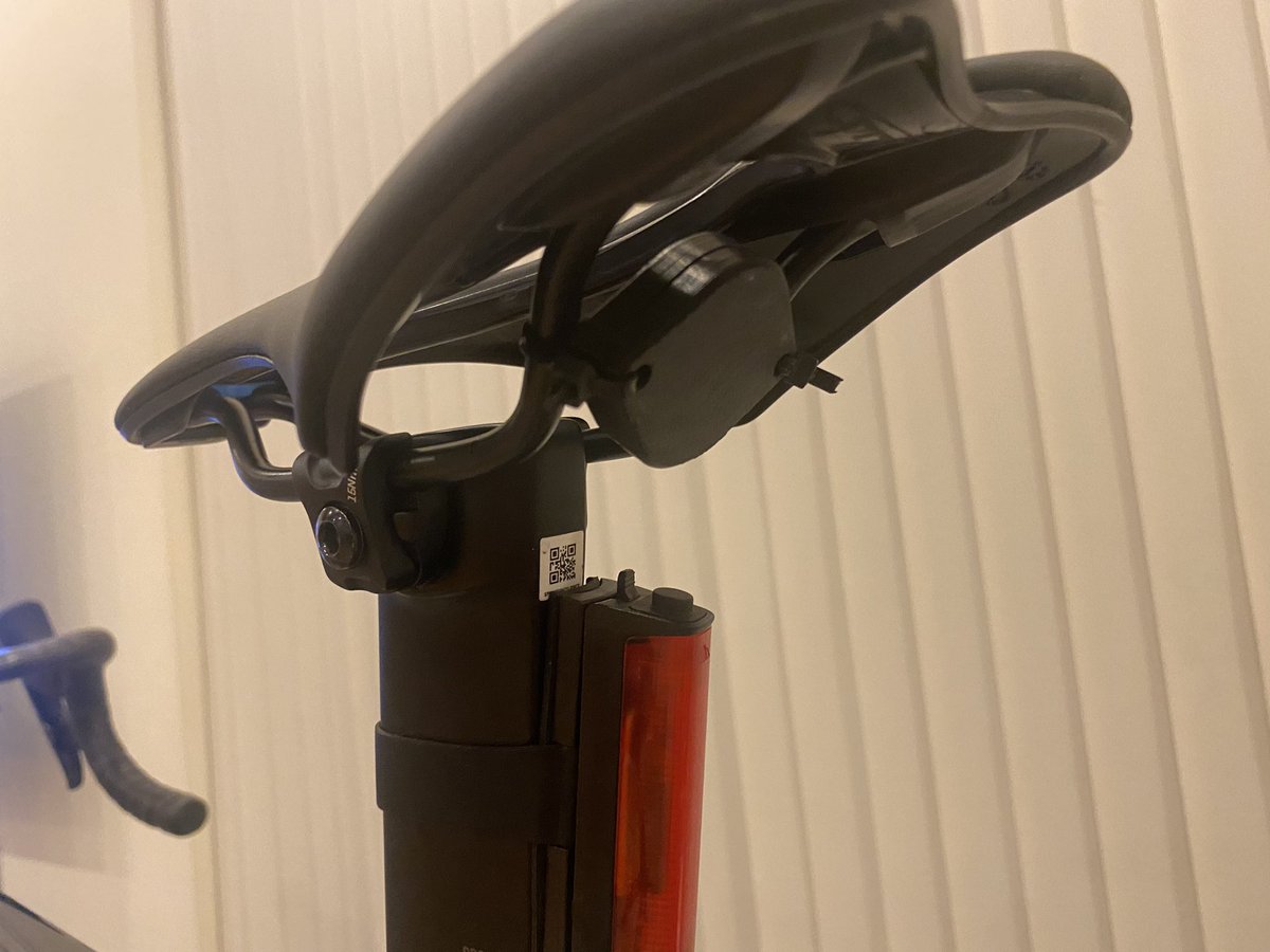 snow_and_star's tweet photo. AirTagをバイクのサドルにつけるケース作成。なんかのパクリだしあんまり隠せてないけどまあ良し。成形時間40m #3Dプリンター #3dprinting #QIDI #Xsmart https://t.co/fSc8rYQ3zN