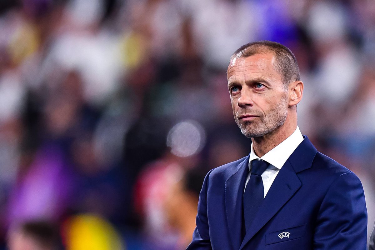 ActuFoot_'s tweet image. Ceferin sur les critiques sur la densité du calendrier des matches :

« Le discours est simple. Si tu joues moins, les salaires baissent. Ceux qui devraient vraiment se plaindre, ce sont les ouvriers dans les usines qui gagnent 1.000€ par mois. » 😳

(Gazzetta)