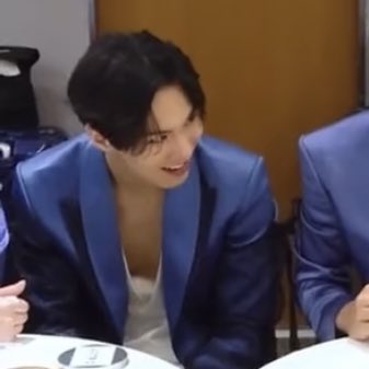 chakythinker's tweet image. stolen looks