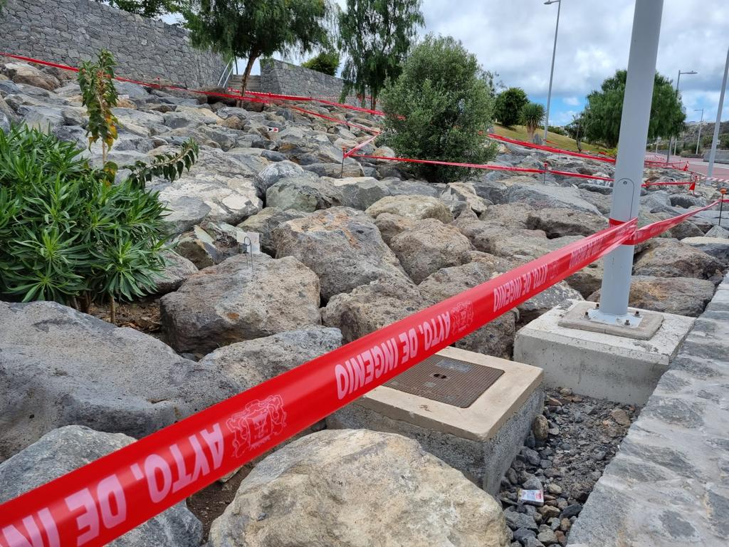 DefensaPaisaje's tweet image. ¿Un circuito de trial sobre las piedras del LAGARTARIO de Los Alisios?
Con @lpaurbanismo @Javier_Doreste @AyuntamientoLPA @AugustoHidalgo_ 
#SíSePuede

Pd.- El Lagarto gigante de Gran Canaria es "ESPECIE PROTEGIDA", pero ya sabemos que en GC no sirve de nada estar protegido!