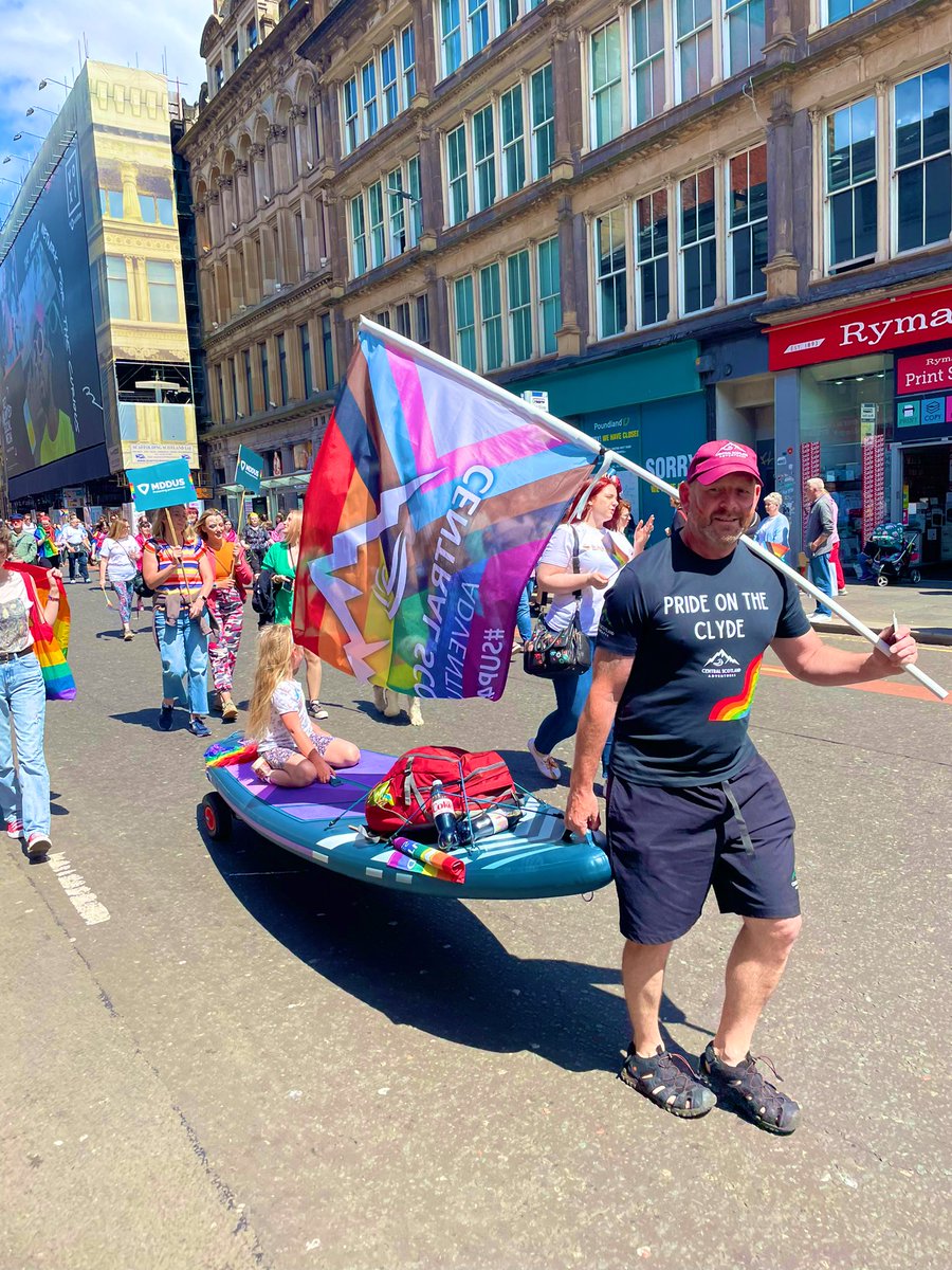 The wind defeated us today but we still managed to take a SUP around the city! #glasgowpride #SUP4ALL @prideglasgow 🏳️‍🌈🏳️‍⚧️