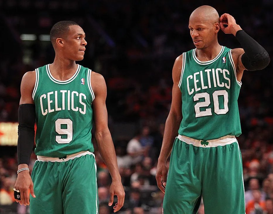 LegionHoops's tweet photo. Kendrick Perkins on the beef between Rajon Rondo and Ray Allen:

“We made Ray and Rondo actually box it out. They had so much beef. We got to the practice facility, we bought the boxing gloves, and they actually had to box it out.”

(via @OldManAndThree, @KendrickPerkins) https://t.co/z8eGGnIQsy