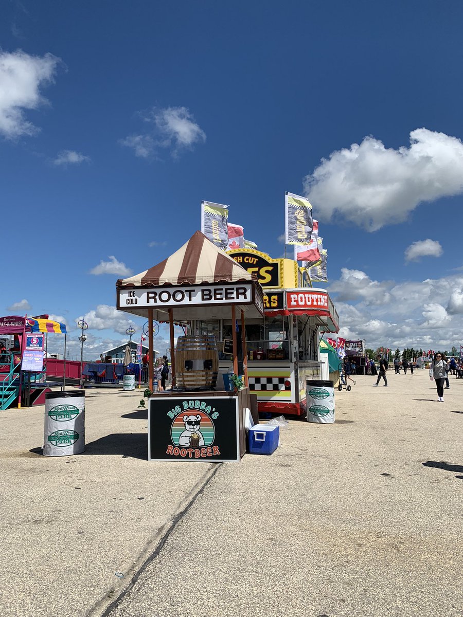 Kirsten_jay's tweet photo. This stand brings me back, but I SWEAR it was bigger ๐ #RootBeer #Wpg #RedRiverEx https://t.co/nO56amOd3u