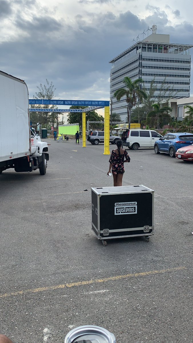 SocaTherapyJa's tweet photo. Clear skies on our end guys! Come out with your coolers and your crews later! #socatherapyja https://t.co/0RPZkM5TqW