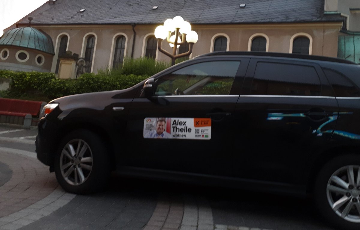 SPDBautzen's tweet photo. #AlexTheile macht auch noch spät abends im Bautzner Oberland Wahlkampf, hier in Großpostwitz.
#HerzUndVerstand #lrwbz22 https://t.co/YULOjRr0eE