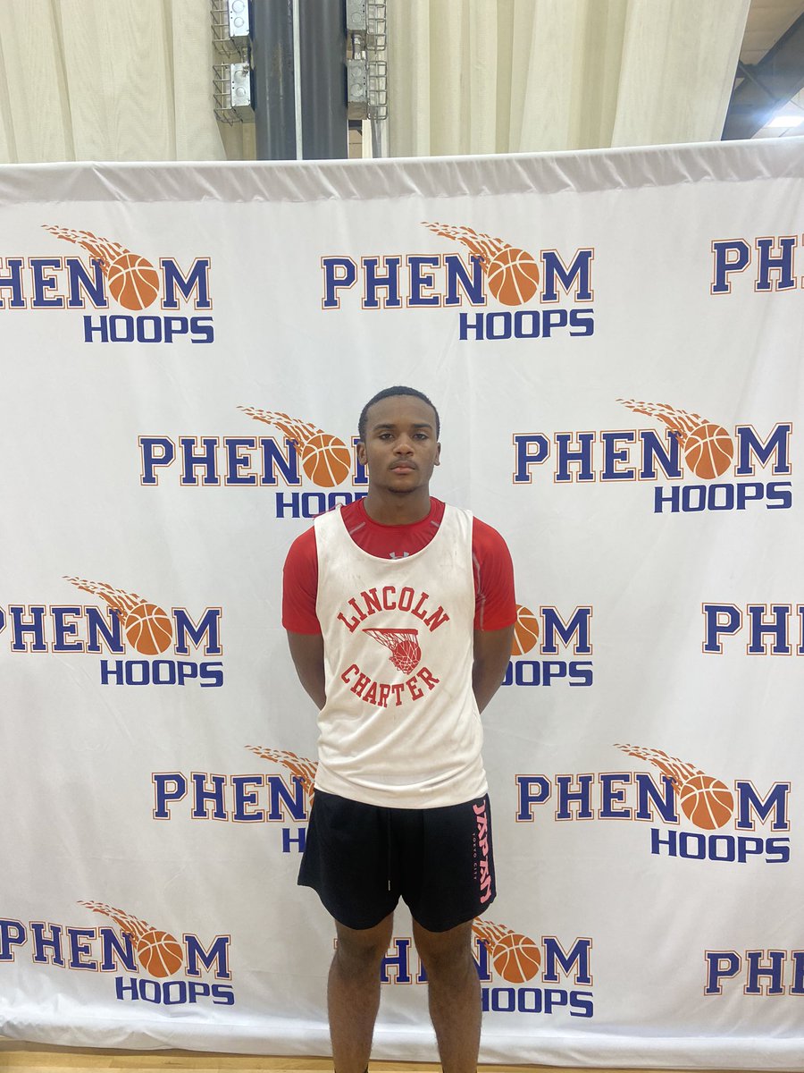 DeAjaiDawkins30's tweet photo. 2023 6’1 Xavier Crawford (@LCSMensBBall) put up a fairly balanced scoring display this evening, most notably through his play behind the perimeter. Finished with 5 total triples. #PhenomTeamCamp https://t.co/Kg7gpaHMj1