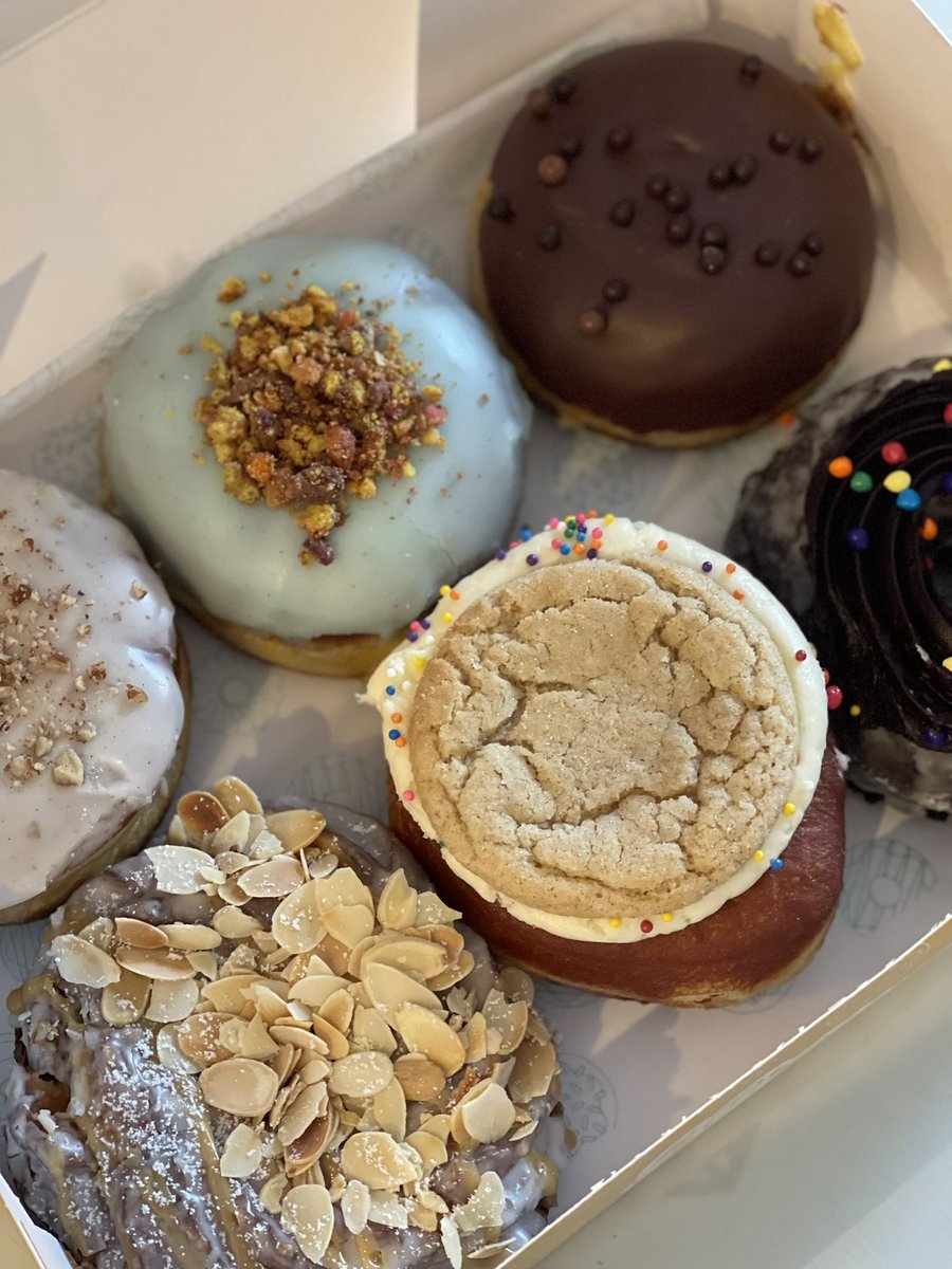 aspenflorist's tweet photo. @cravedoughnuts are life!!! Thanks Nicole 😋🙌🍩#bestdoughnutsever https://t.co/2yseDfODH3