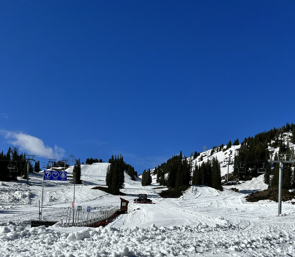 SunshineVillage's tweet photo. Who’s up for some summer skiing and riding??

It’s official, we will once again be opening for summer skiing on June 28th. It’s our goal to stay open to July 3rd. 

Big thanks to our operations team and to @ParksCanada. Stay tuned for details.
#summerskiing #summerincanada https://t.co/o7Gf35H7XW